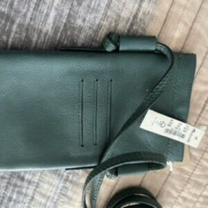 Madewell | The Leather Smartphone Crossbody Bag